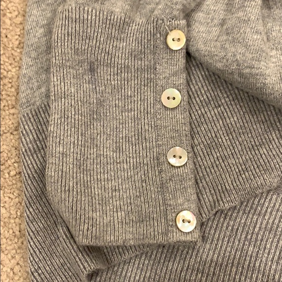 Kenneth Cole Reaction grey V-neck sweater - Picture 5 of 5